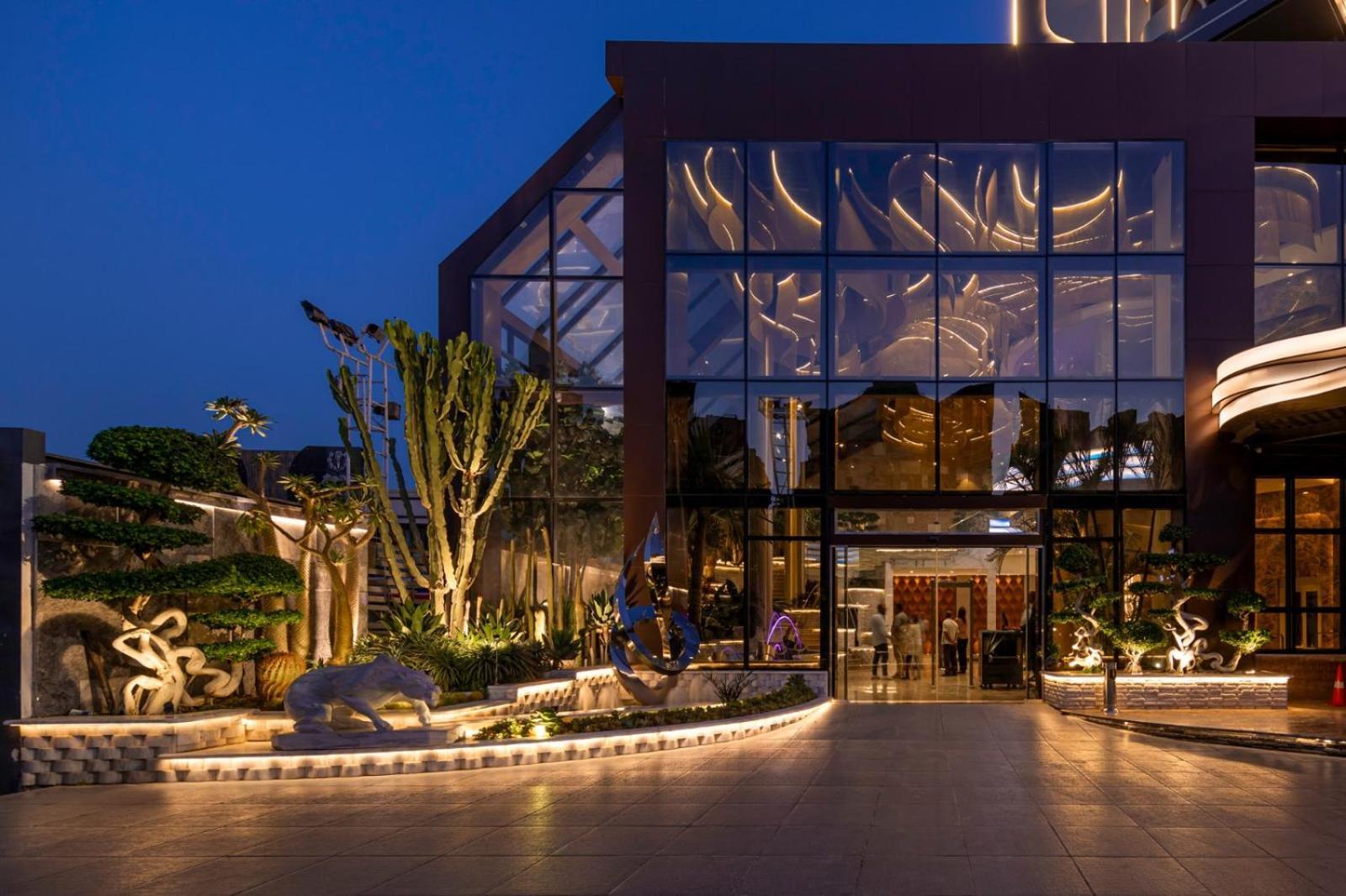 Mirage Hotel & Conference Center Alexandria Exterior foto The entrance of the hotel